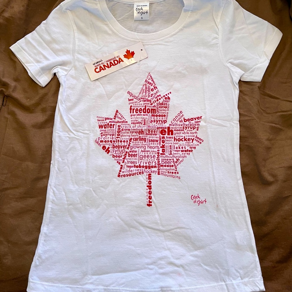 NWT Canada Maple Leaf Tee